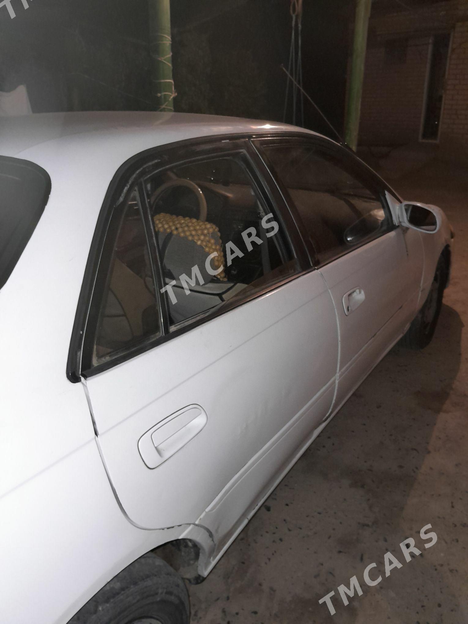 Toyota Carina 1993 - 40 000 TMT - Garabekewül - img 3