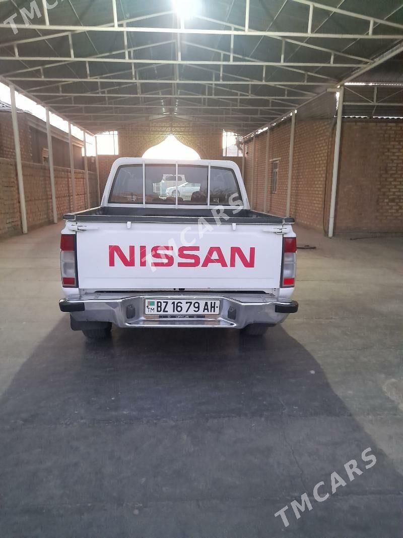Nissan Navara 2011 - 180 000 TMT - Sarahs - img 9