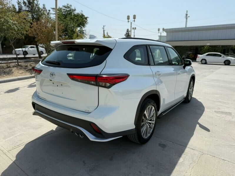 Toyota Highlander 2022 - 568 000 TMT - Büzmeýin - img 8