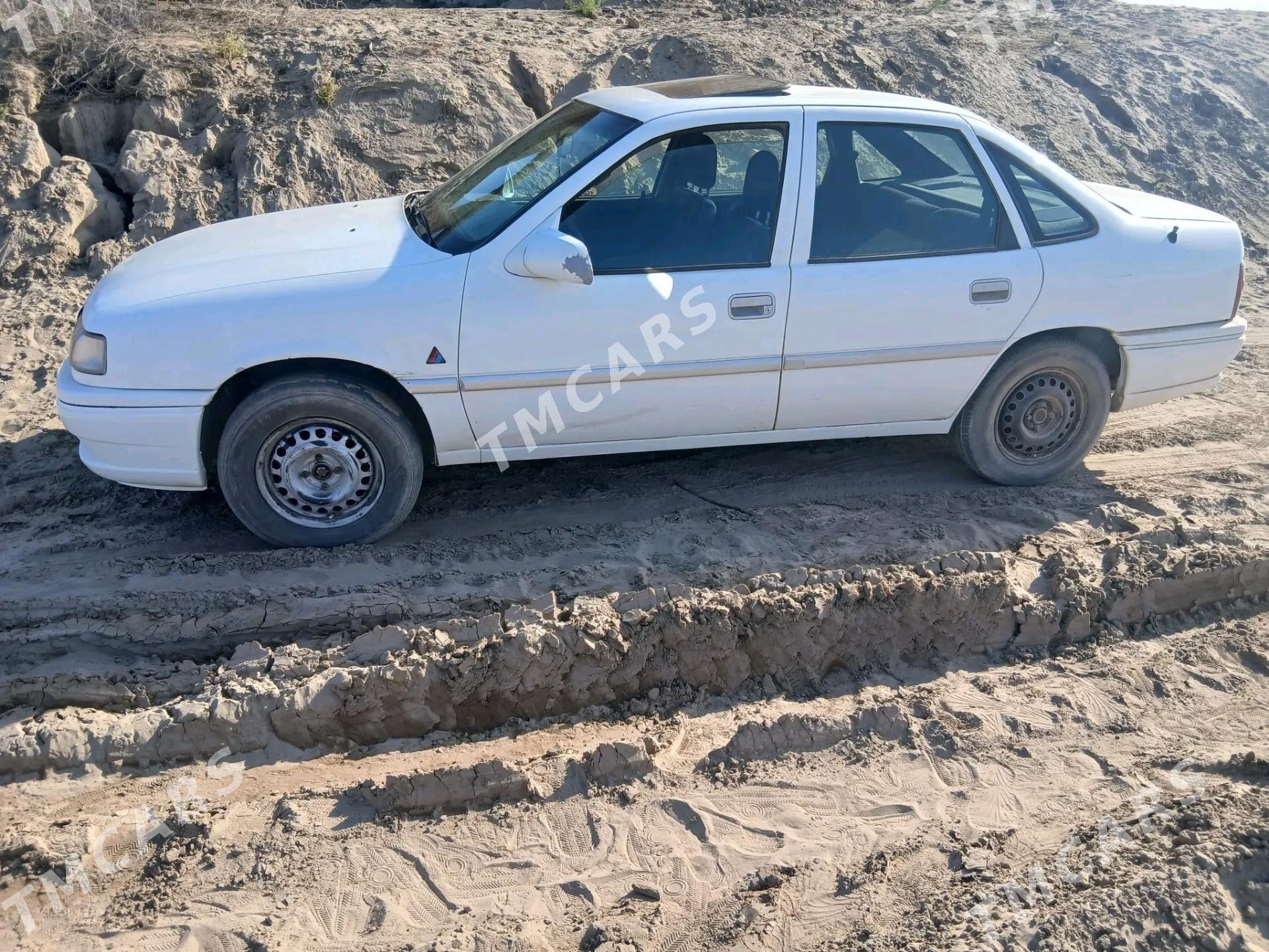 Opel Vectra 1994 - 40 000 TMT - Гурбансолтан Едже - img 4