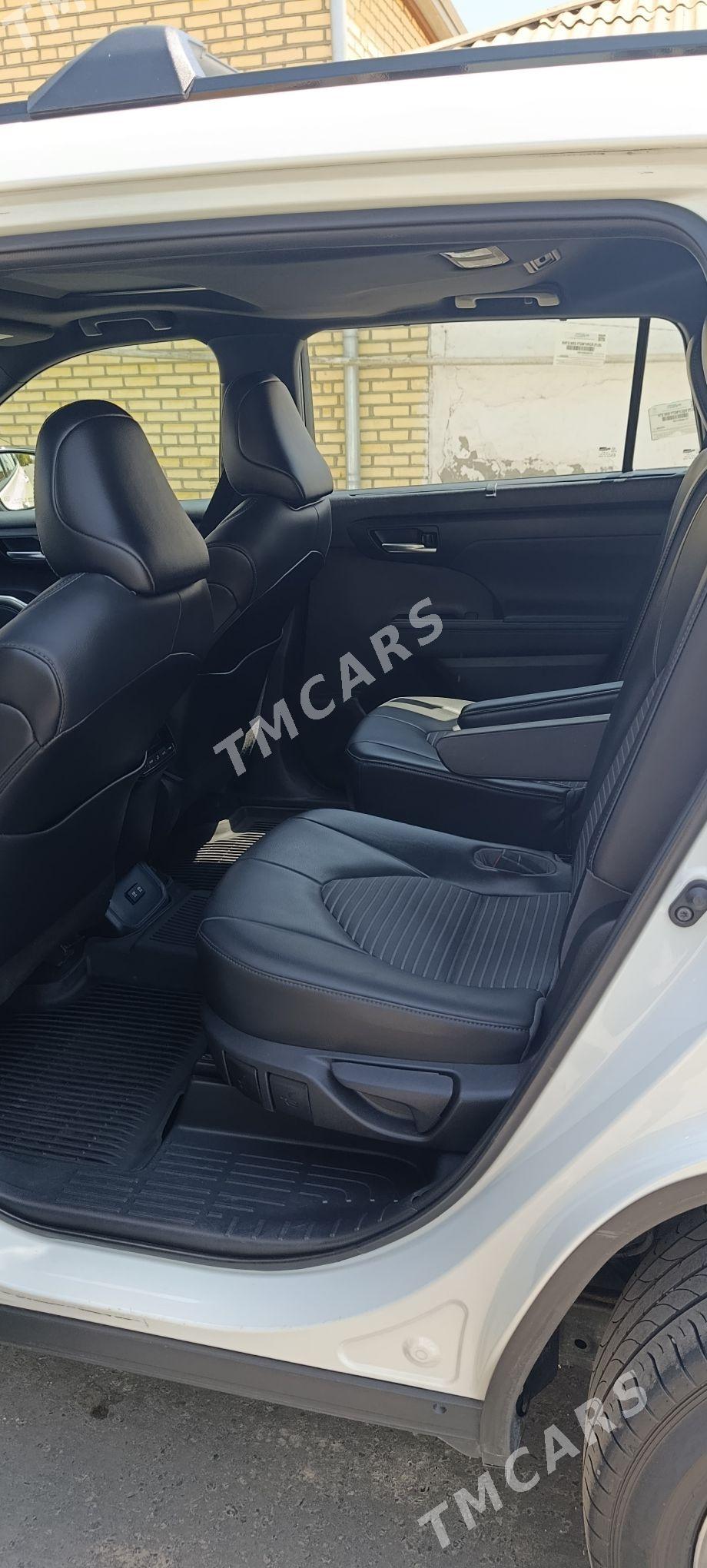 Toyota Highlander 2021 - 620 000 TMT - Мары - img 5