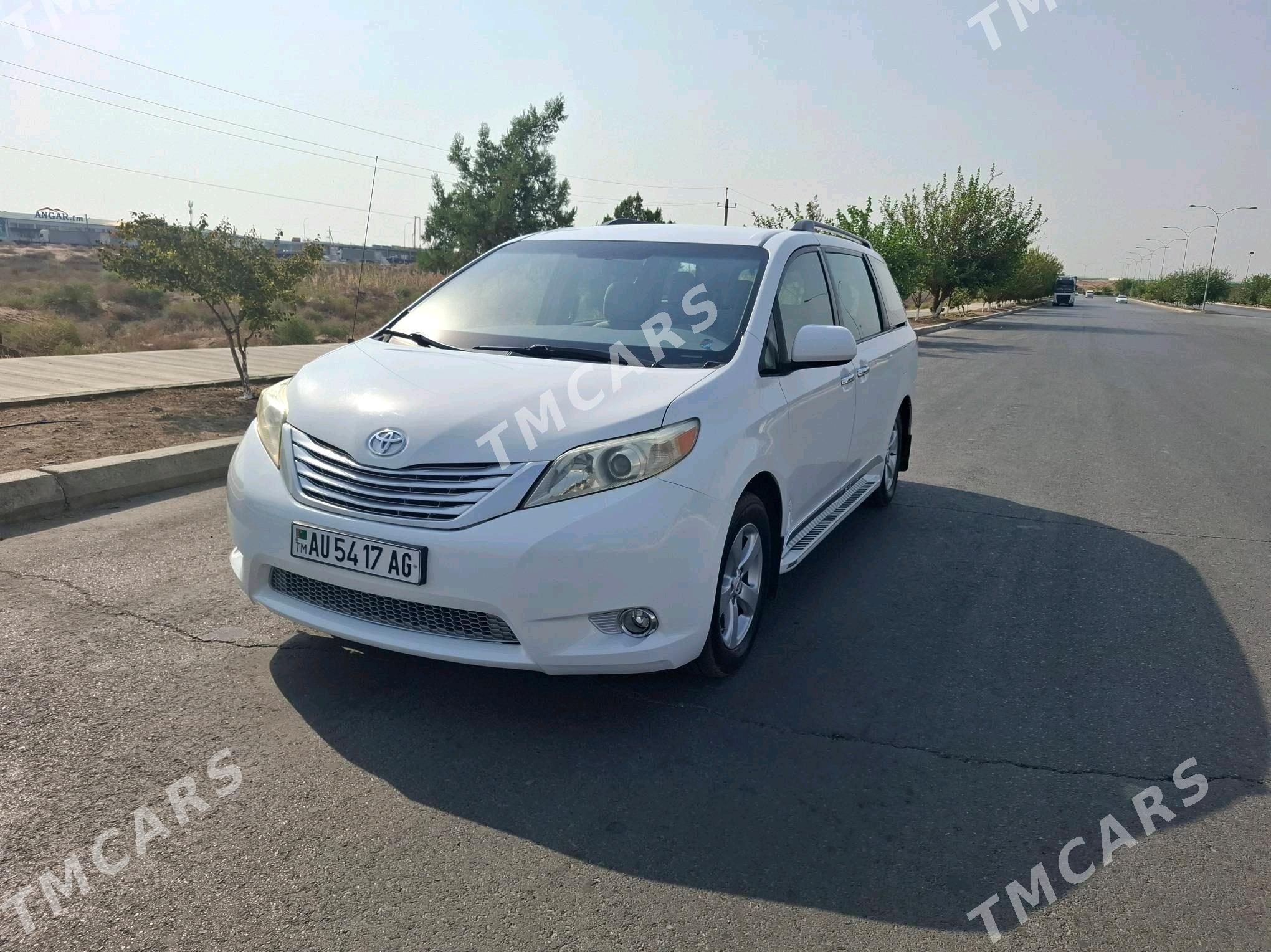 Toyota Sienna 2012 - 300 000 TMT - 8 мкр - img 4