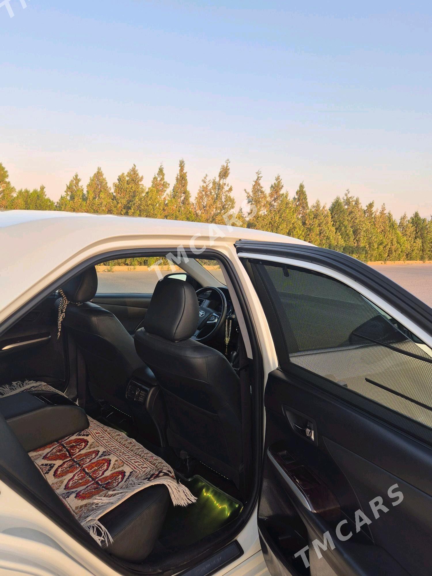 Toyota Camry 2017 - 430 000 TMT - Бузмеин - img 4
