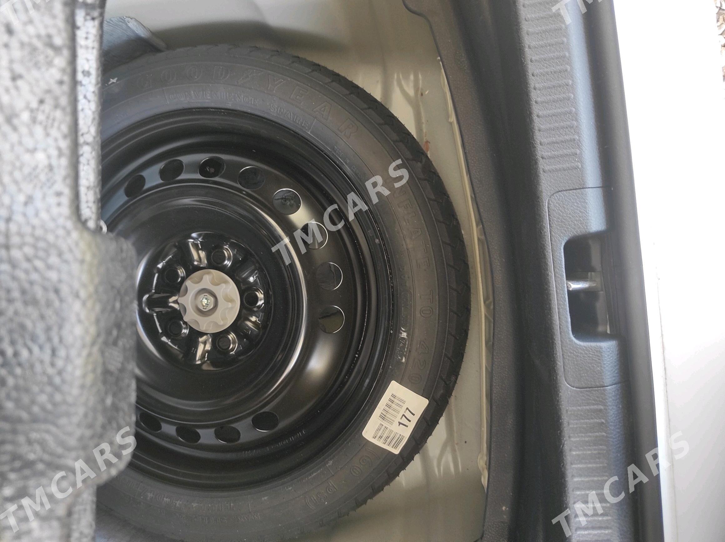 Toyota Camry 2021 - 330 000 TMT - Векильбазар - img 3
