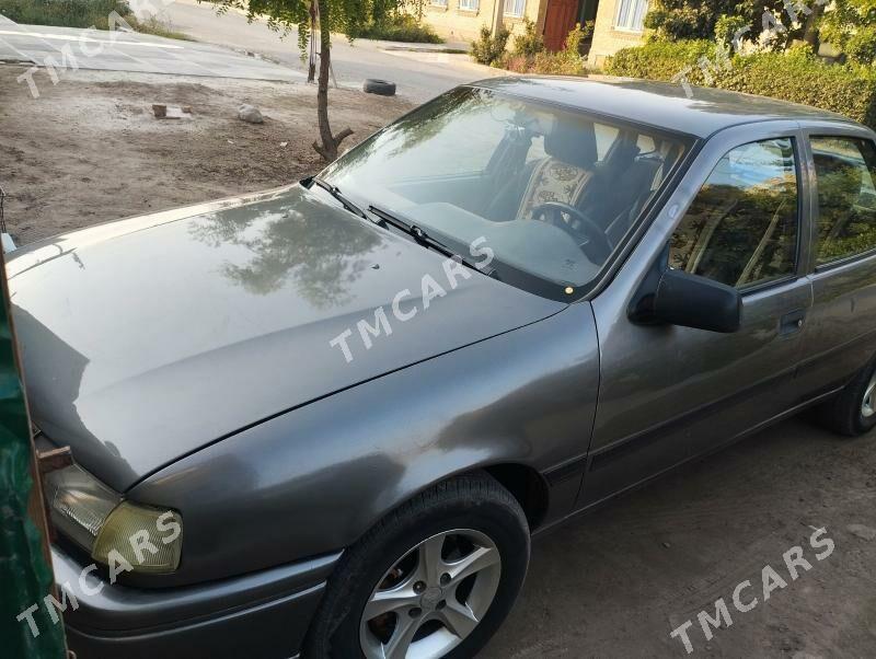 Opel Vectra 1990 - 46 000 TMT - Чарджоу - img 3