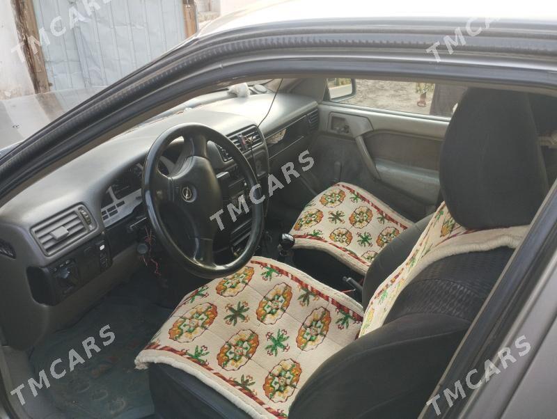 Opel Vectra 1990 - 46 000 TMT - Чарджоу - img 5