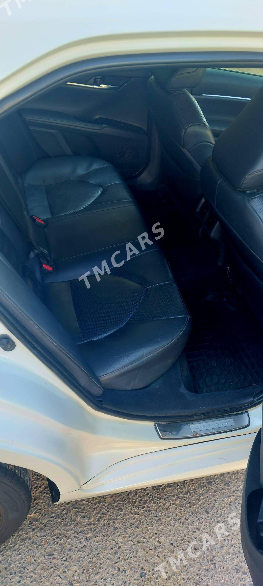 Toyota Camry 2019 - 420 000 TMT - Aşgabat - img 8