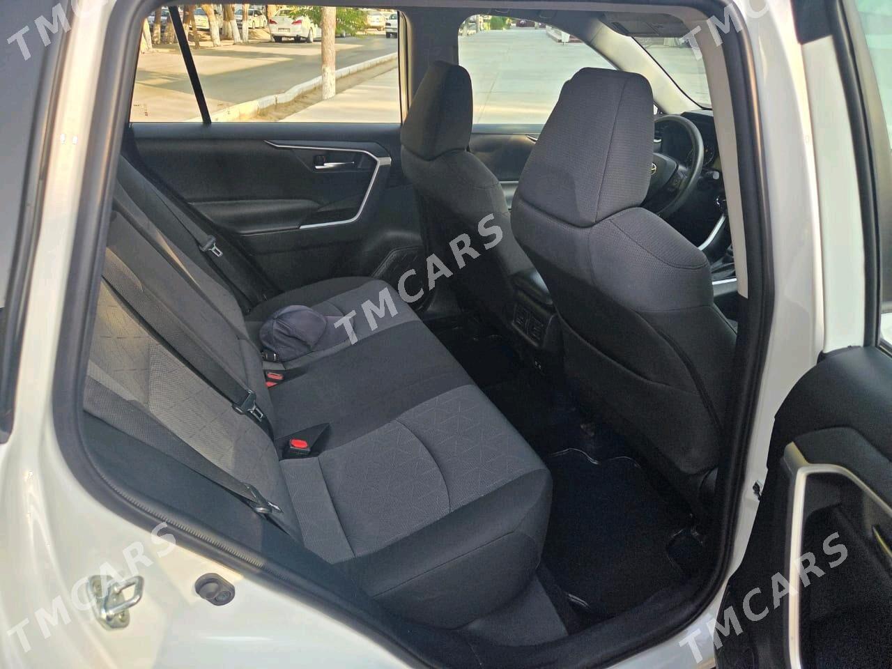 Toyota RAV4 2021 - 380 000 TMT - Ёлётен - img 2