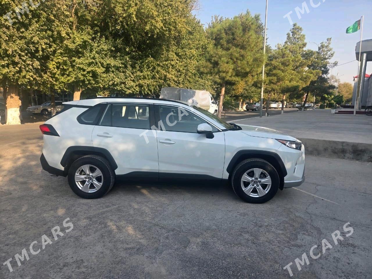 Toyota RAV4 2021 - 380 000 TMT - Ёлётен - img 8