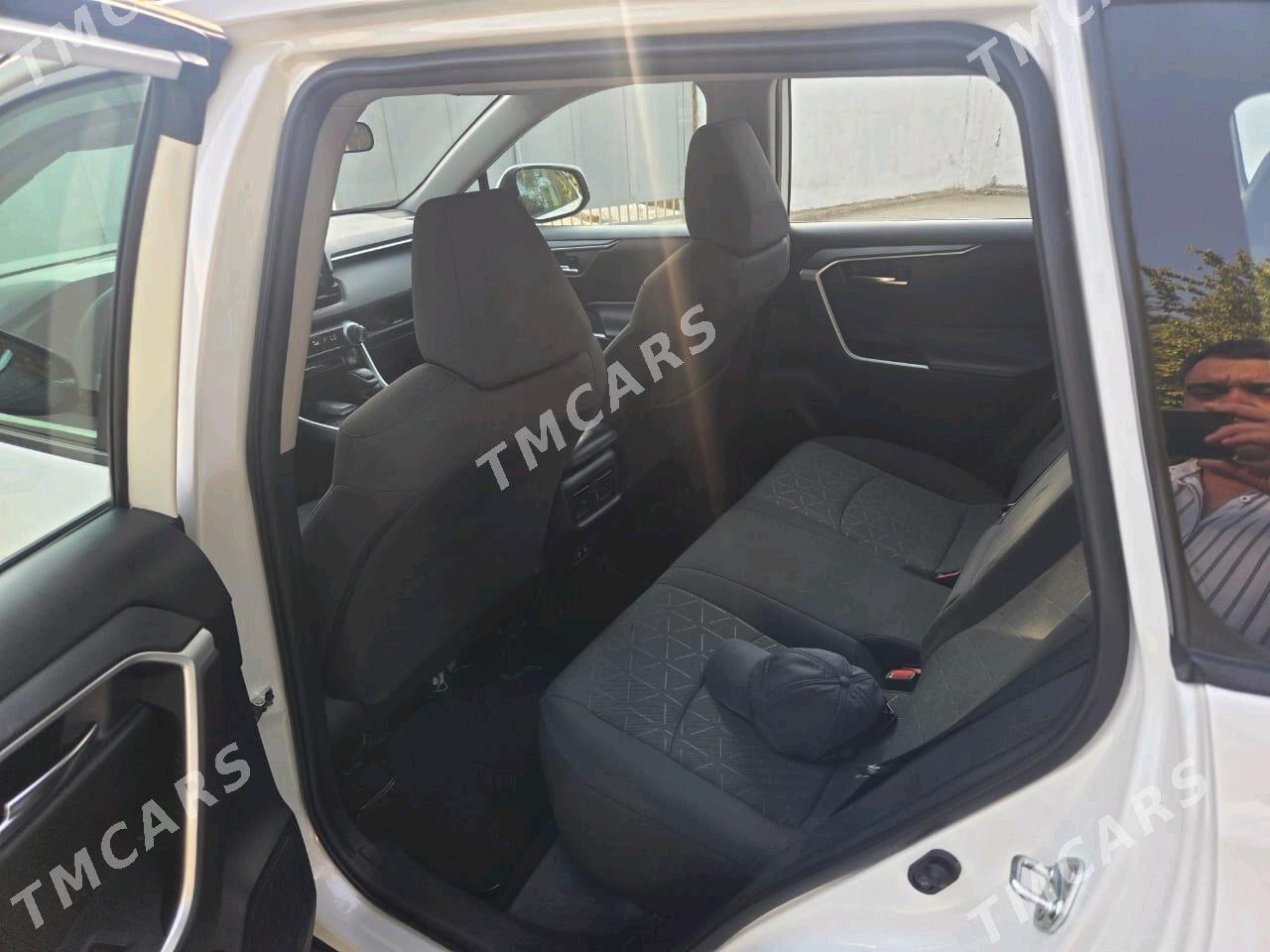 Toyota RAV4 2021 - 380 000 TMT - Ёлётен - img 9