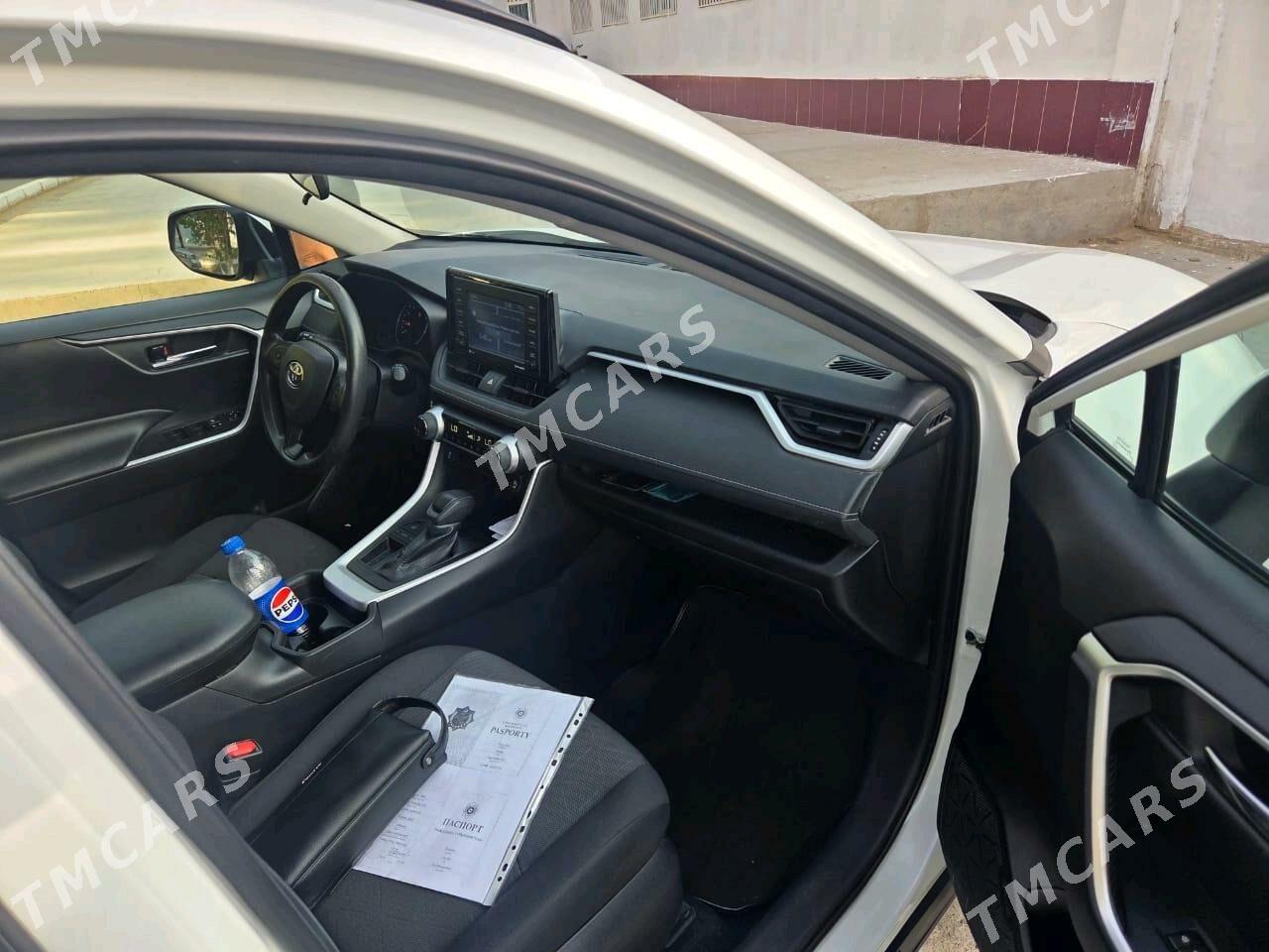 Toyota RAV4 2021 - 380 000 TMT - Ёлётен - img 3
