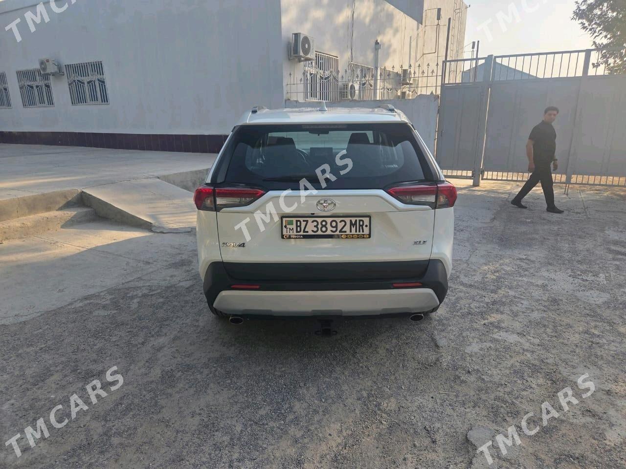 Toyota RAV4 2021 - 380 000 TMT - Ёлётен - img 7