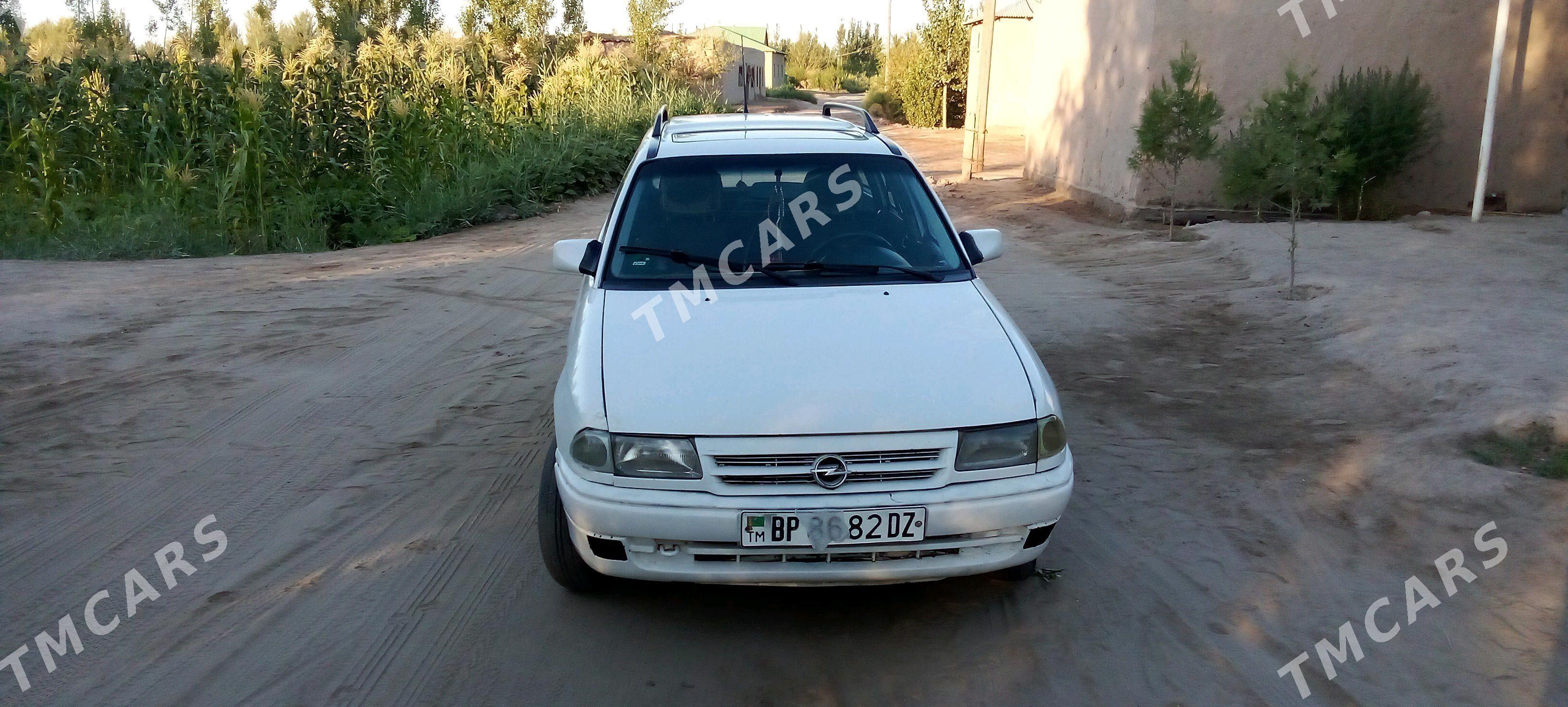Opel Astra 1993 - 40 000 TMT - Губадаг - img 3