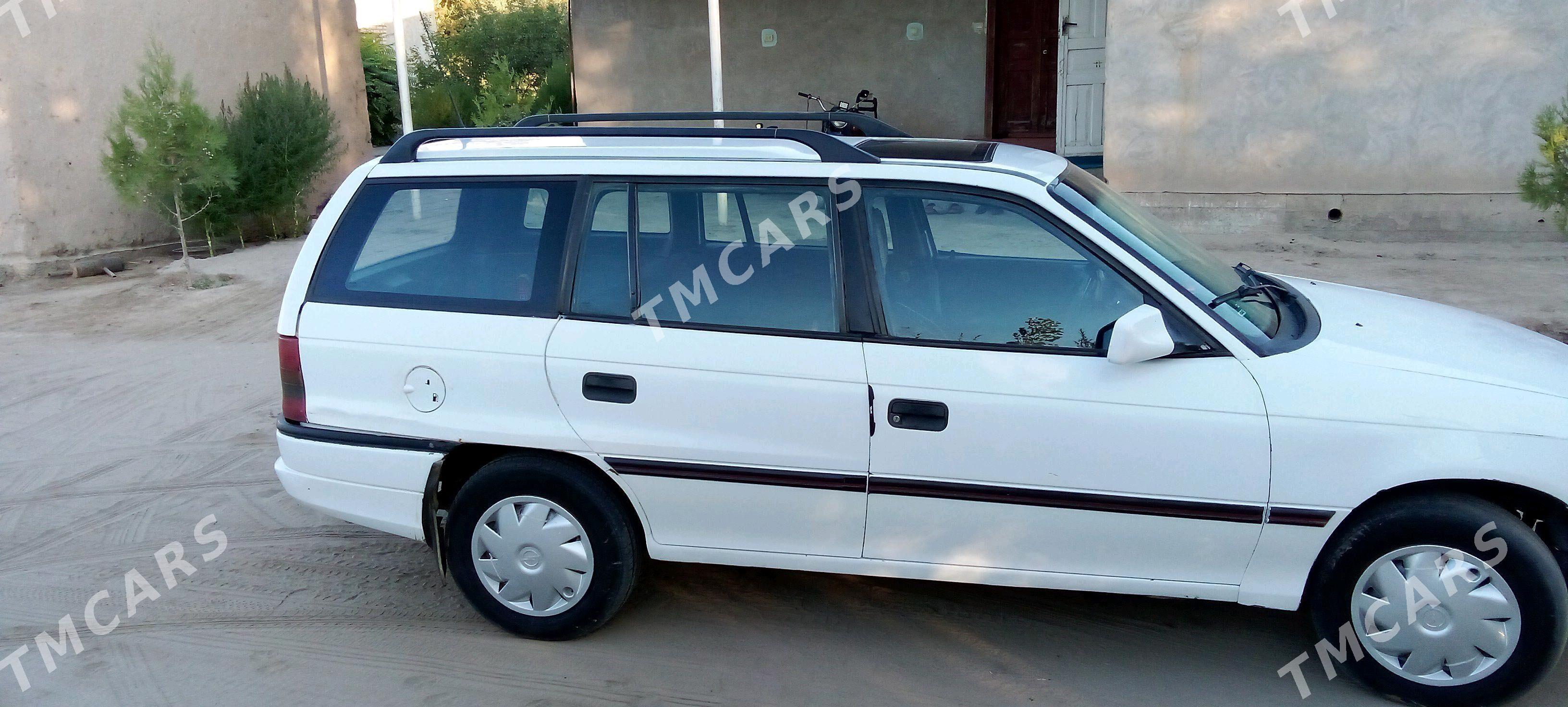 Opel Astra 1993 - 40 000 TMT - Губадаг - img 4