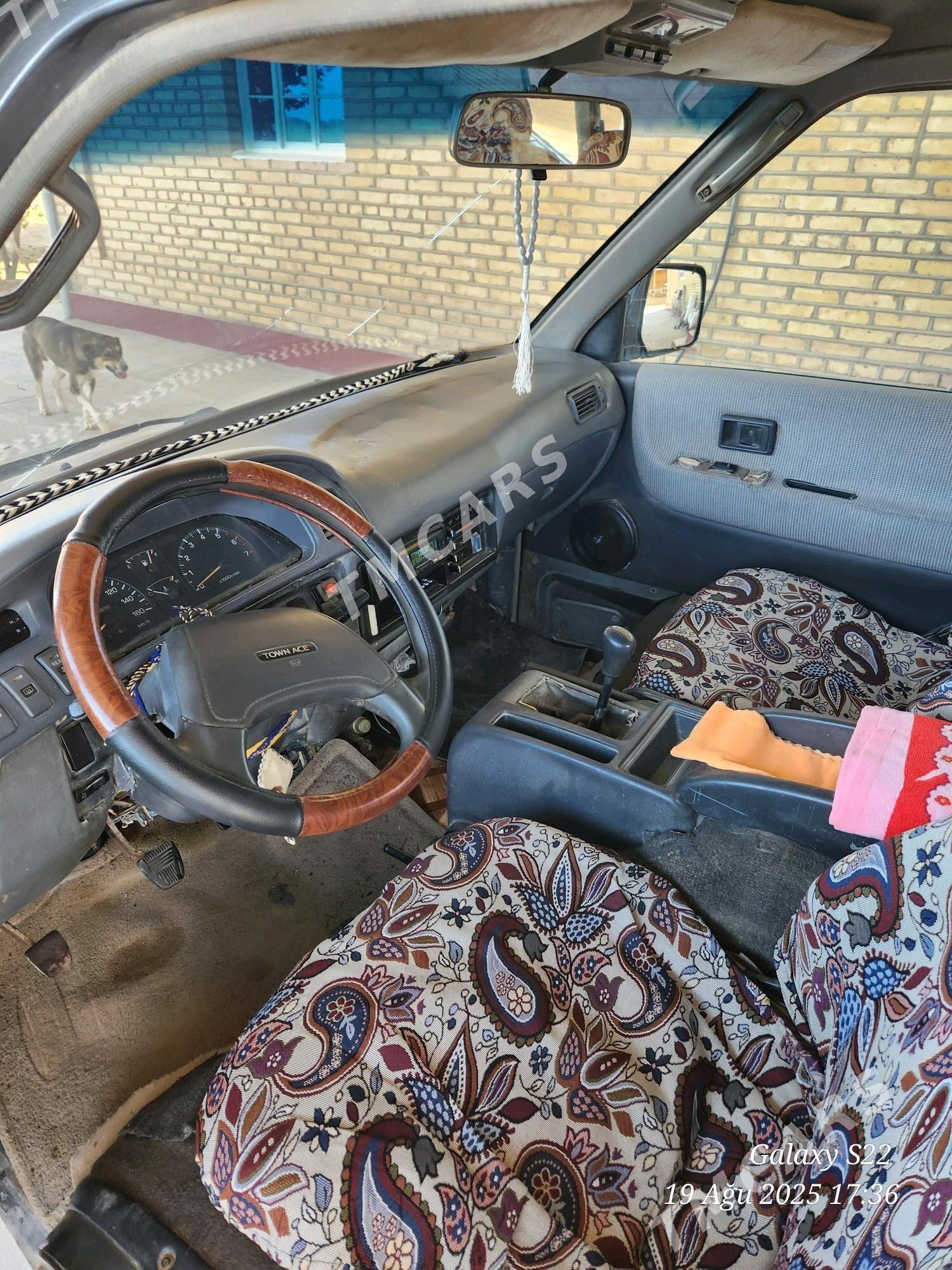 Toyota Town Ace 1991 - 25 000 TMT - Мары - img 4