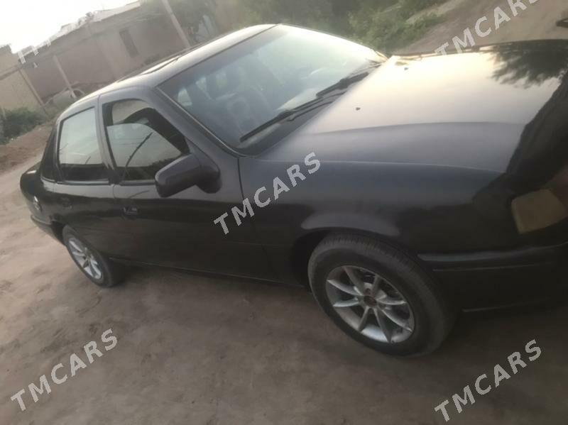 Opel Vectra 1993 - 23 000 TMT - Фарап - img 2