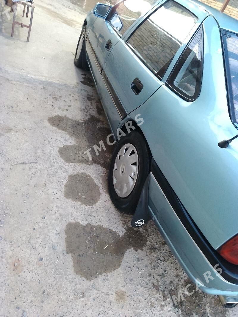 Opel Vectra 1990 - 30 000 TMT - Çärjew - img 4