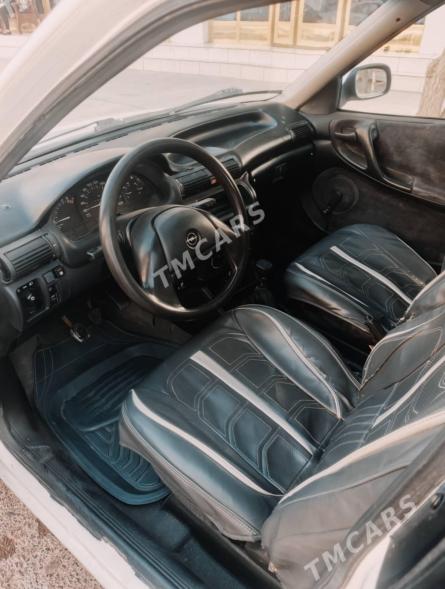 Opel Astra 1994 - 35 000 TMT - Мары - img 9