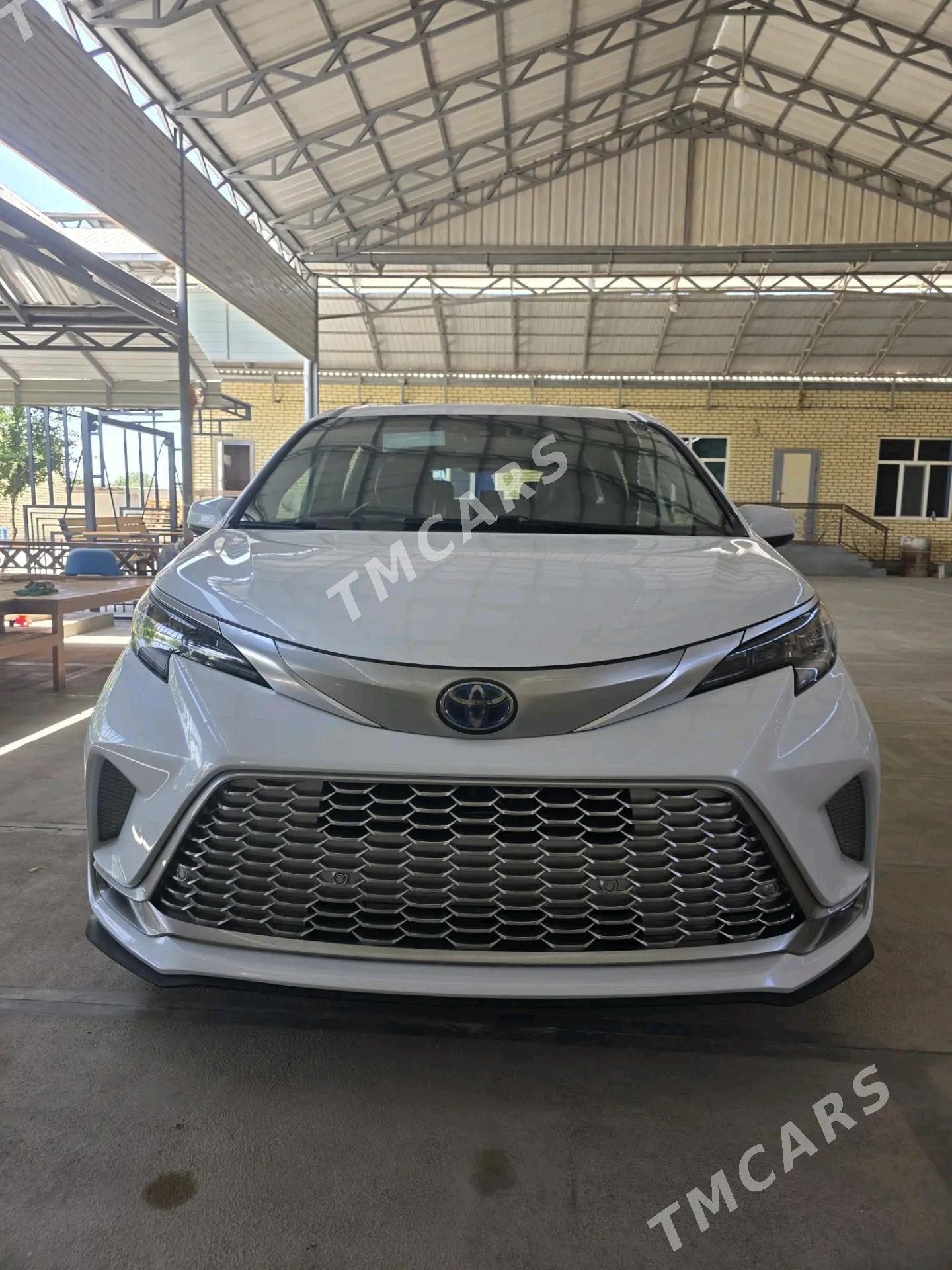 Toyota Sienna 2022 - 520 000 TMT - Мары - img 2