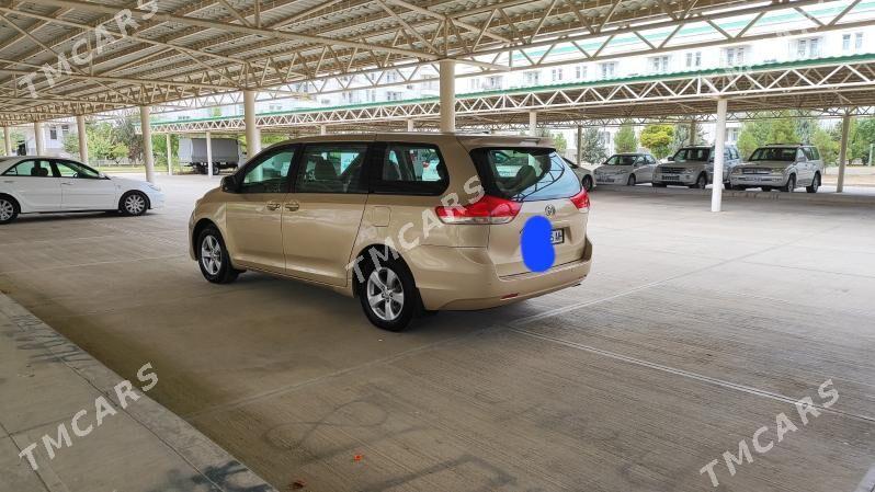 Toyota Sienna 2010 - 245 000 TMT - Aşgabat - img 2