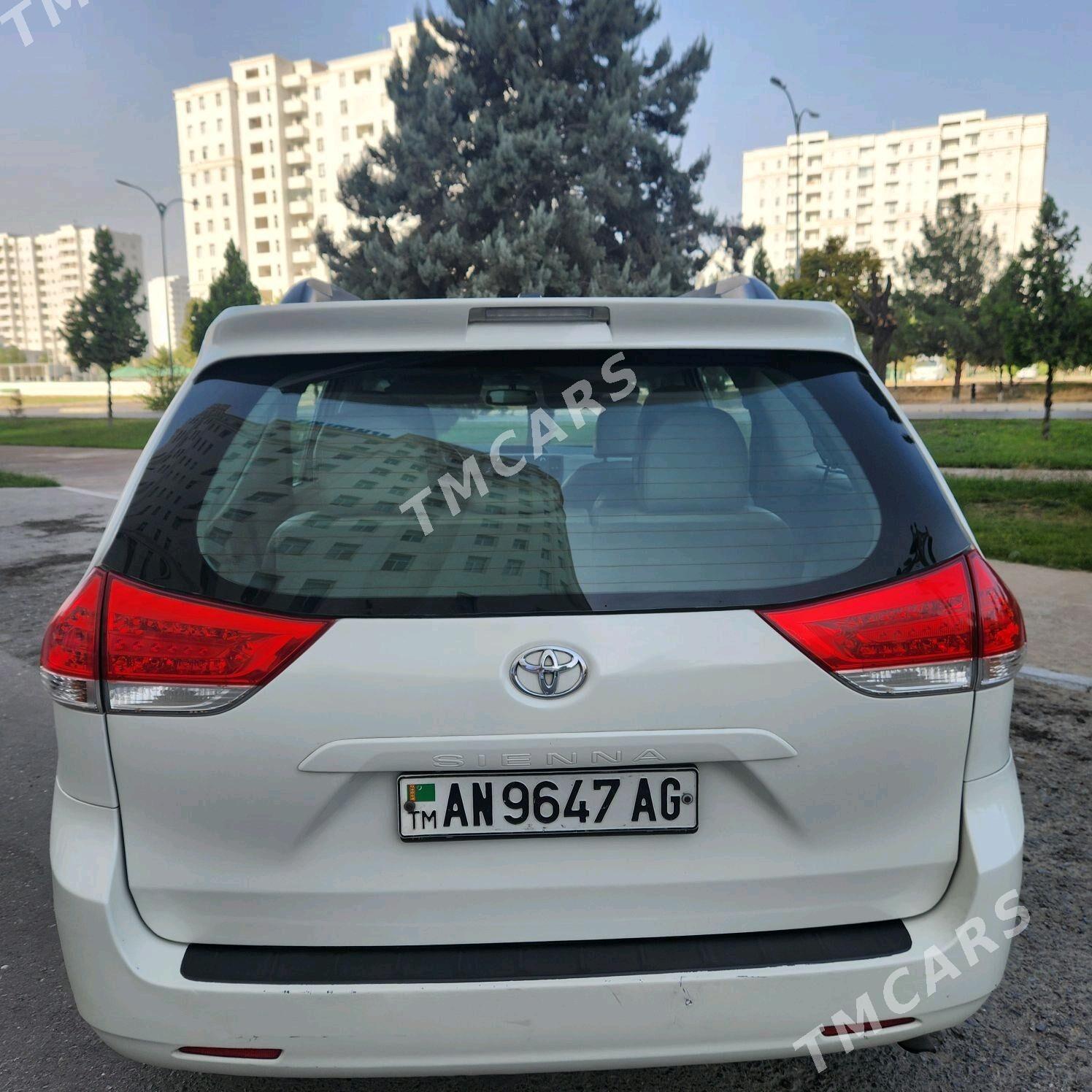 Toyota Sienna 2013 - 315 000 TMT - Ашхабад - img 2