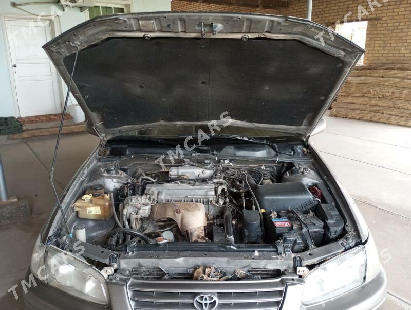 Toyota Camry 1999 - 125 000 TMT - Халач - img 8
