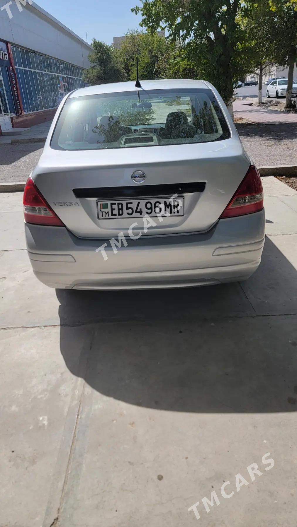 Nissan Versa 2010 - 100 000 TMT - Mary - img 2