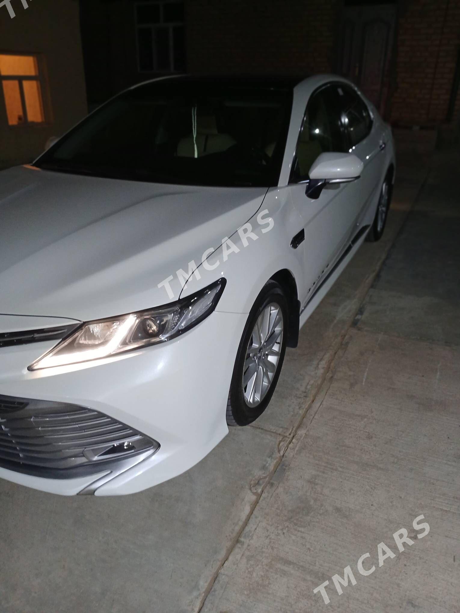 Toyota Camry 2019 - 285 000 TMT - 8 мкр - img 2