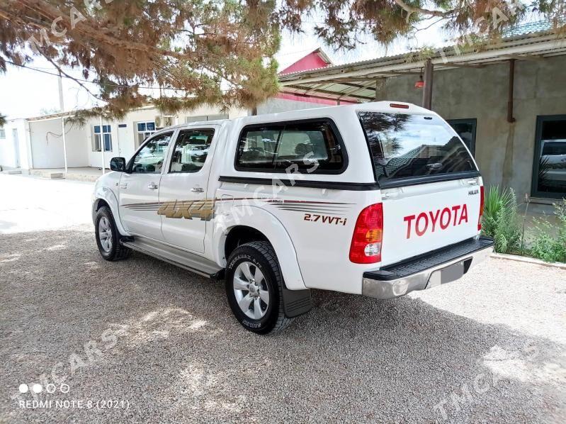Toyota Hilux 2010 - 320 000 TMT - Jebel - img 4