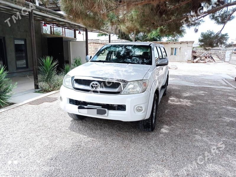 Toyota Hilux 2010 - 320 000 TMT - Jebel - img 5
