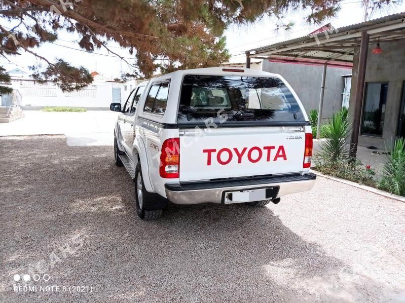 Toyota Hilux 2010 - 320 000 TMT - Jebel - img 2