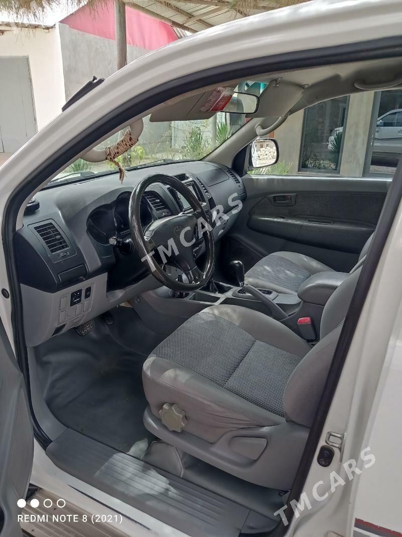 Toyota Hilux 2010 - 320 000 TMT - Jebel - img 3