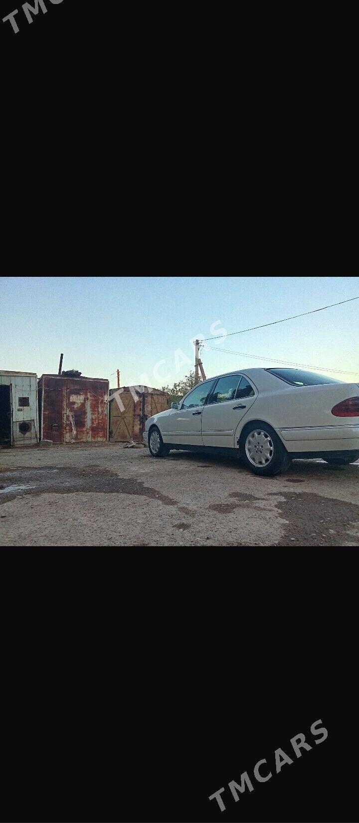 Mercedes-Benz E320 1996 - 58 000 TMT - Çärjew - img 5