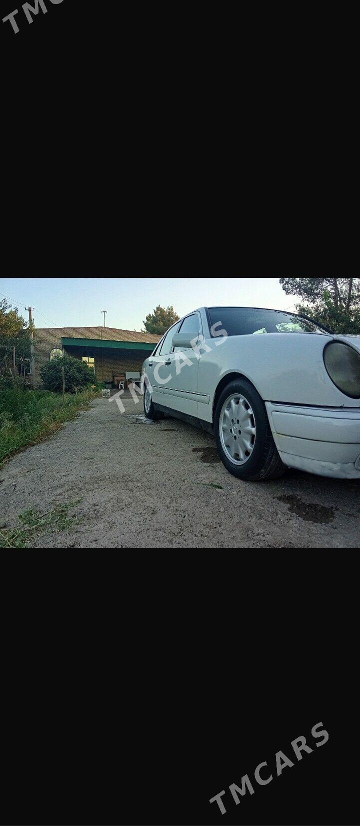 Mercedes-Benz E320 1996 - 58 000 TMT - Çärjew - img 2