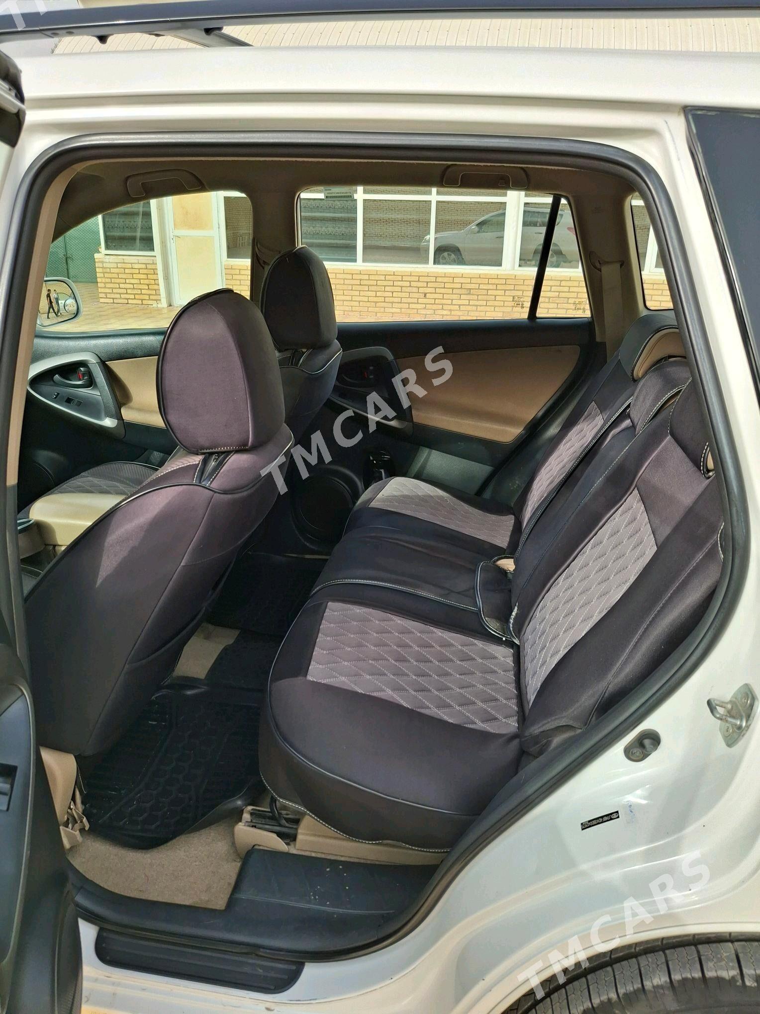 Toyota RAV4 2011 - 170 000 TMT - Мары - img 6