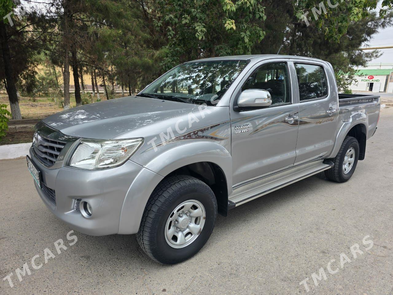 Toyota Hilux 2015 - 430 000 TMT - Мары - img 4