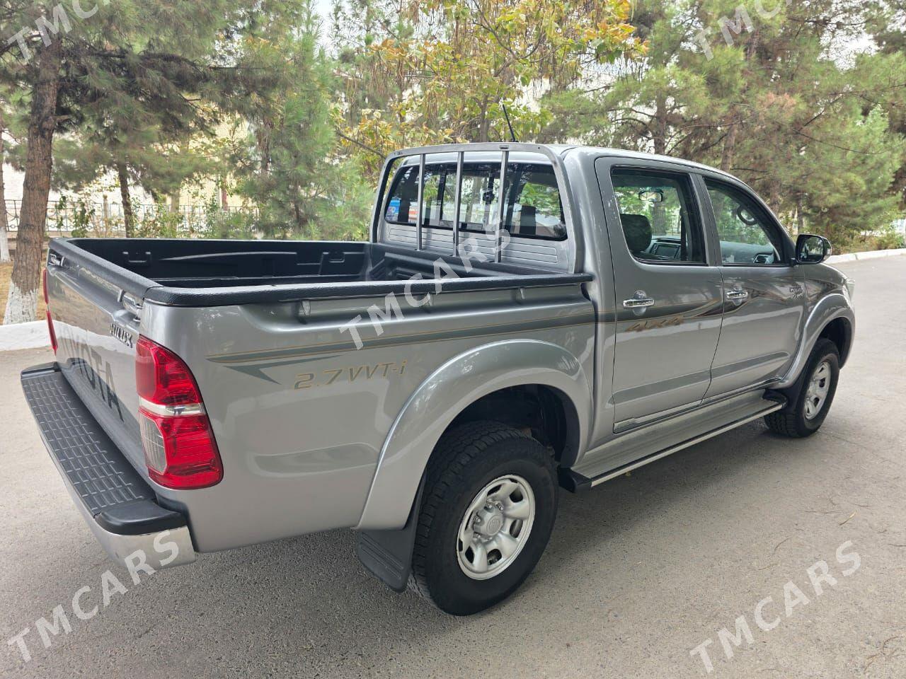 Toyota Hilux 2015 - 430 000 TMT - Мары - img 8