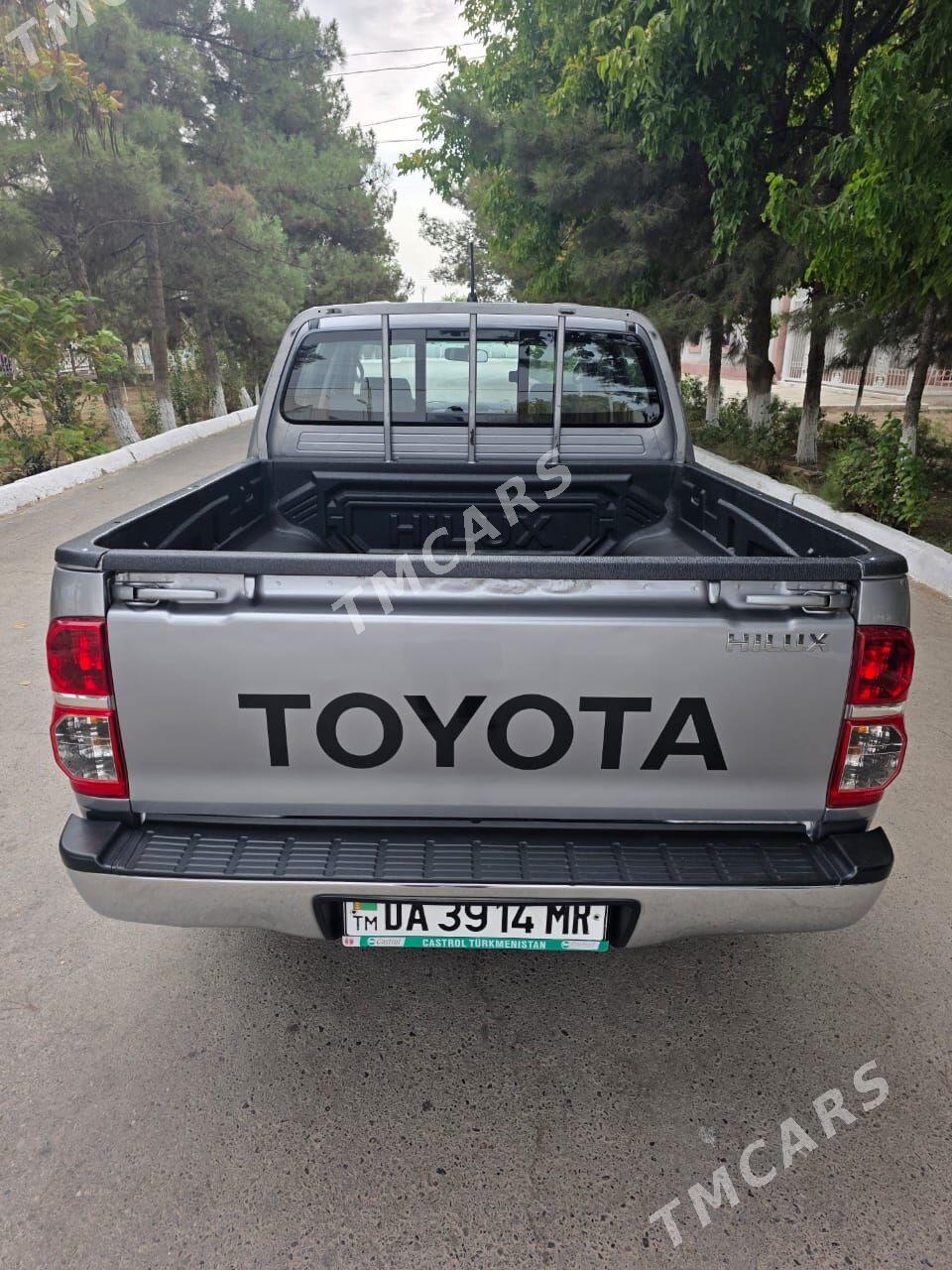 Toyota Hilux 2015 - 430 000 TMT - Мары - img 5