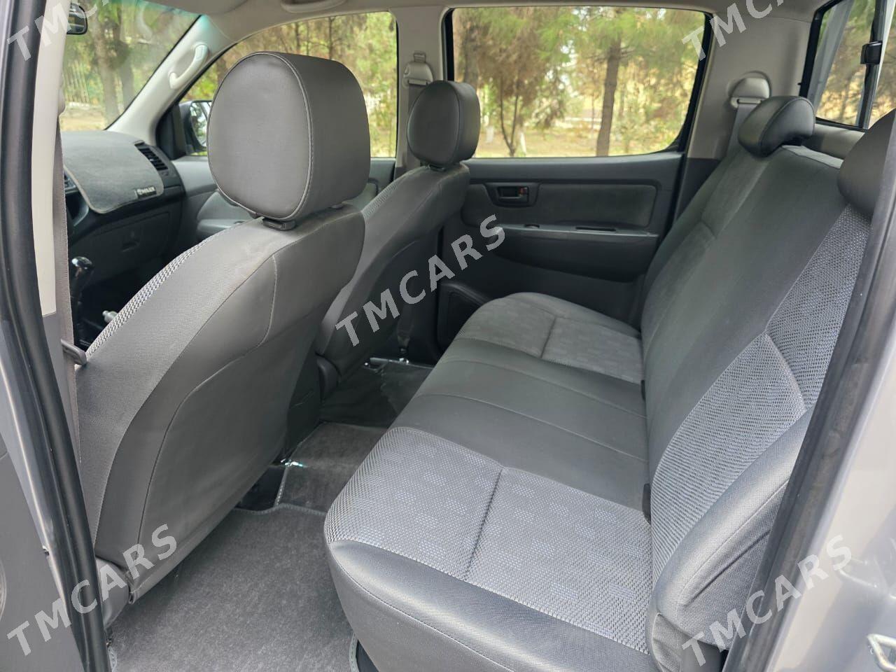 Toyota Hilux 2015 - 430 000 TMT - Мары - img 3