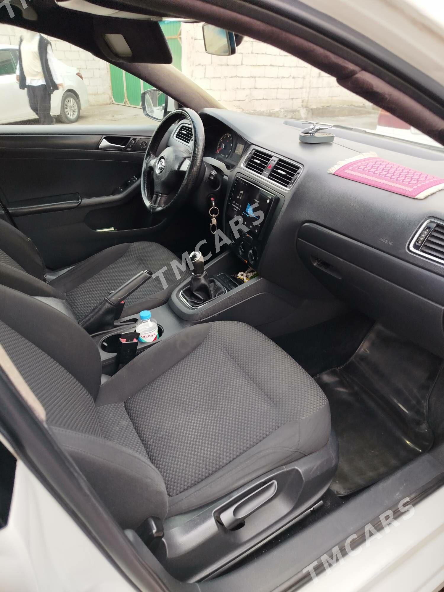 Volkswagen Jetta 2012 - 120 000 TMT - Бузмеин ГРЭС - img 7