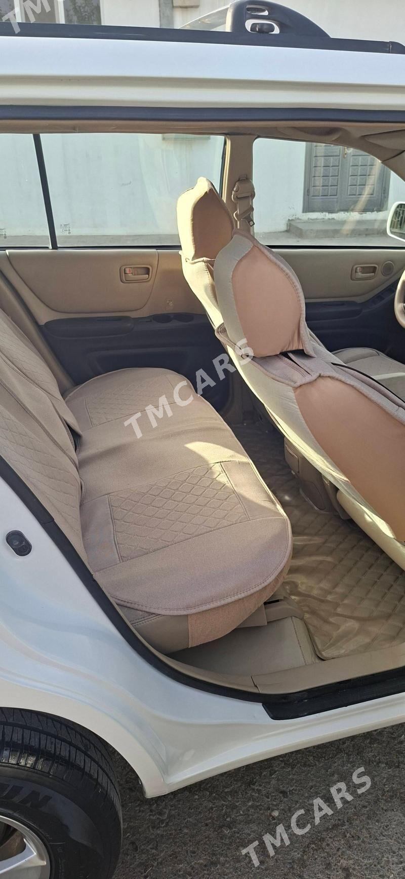 Toyota Highlander 2002 - 200 000 TMT - Aşgabat - img 3