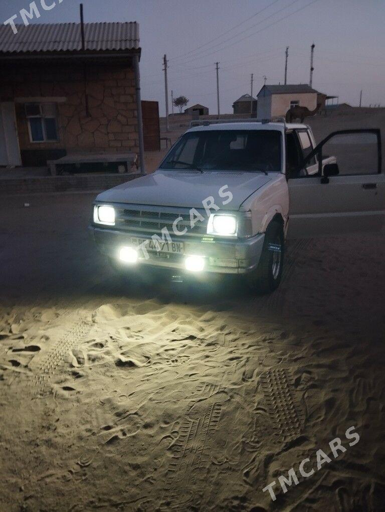 Toyota Hilux 1993 - 22 000 TMT - Esenguly - img 3