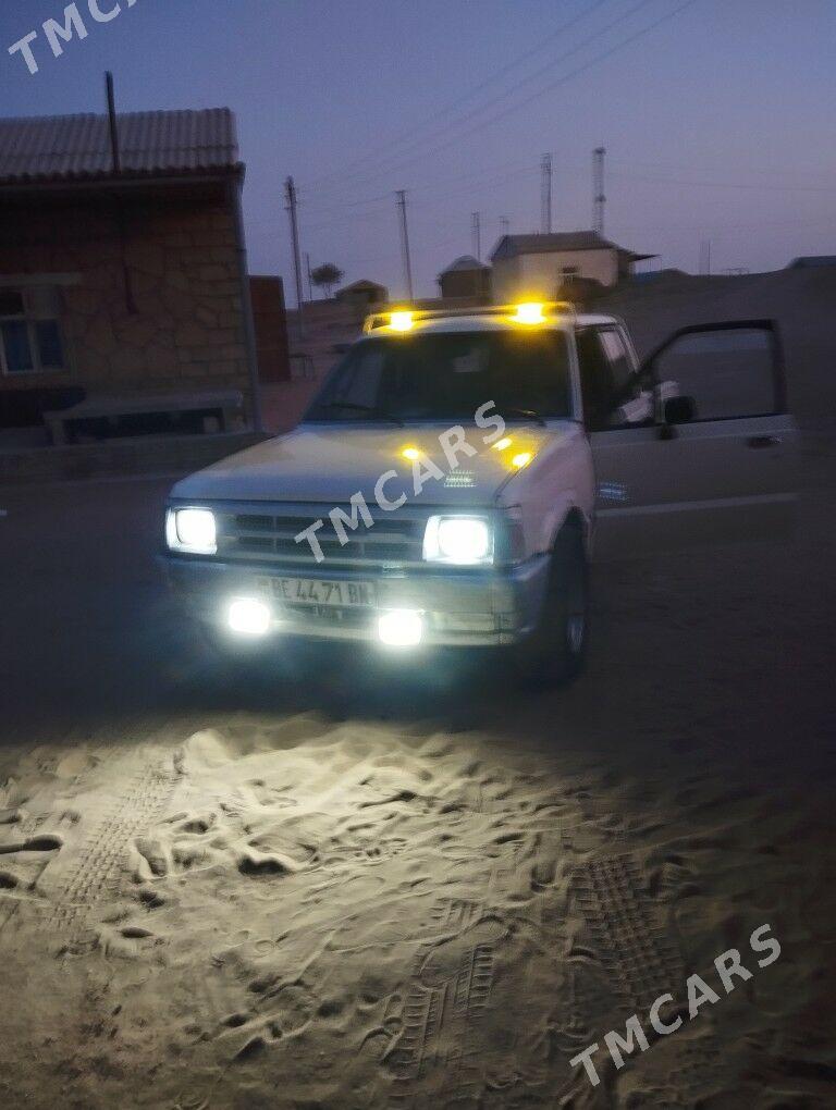 Toyota Hilux 1993 - 22 000 TMT - Esenguly - img 2