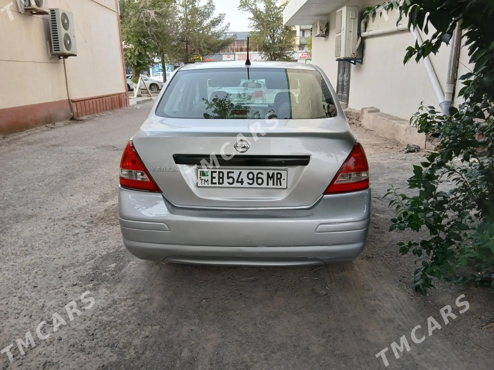Nissan Versa 2010 - 100 000 TMT - Mary - img 2