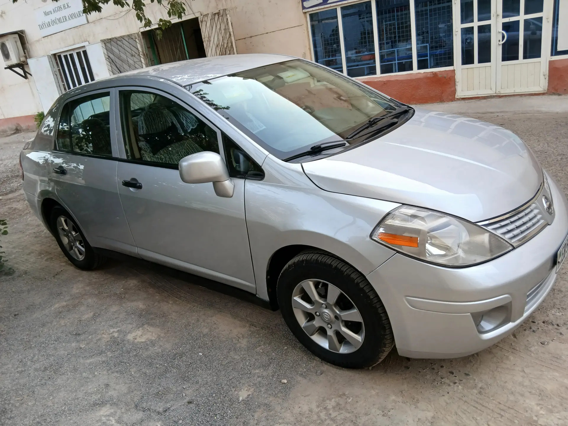 Nissan Versa 2010 - 100 000 TMT - Mary - img 5