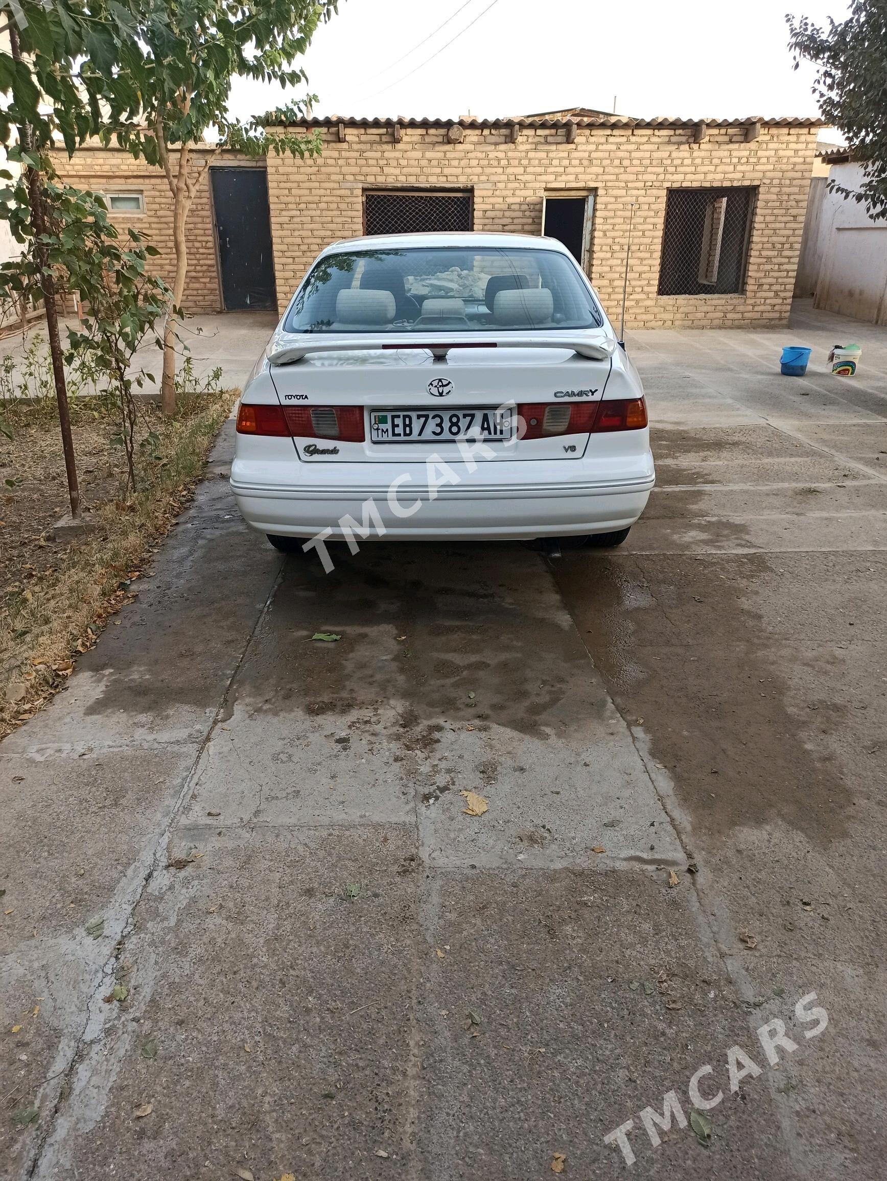 Toyota Camry 1999 - 100 000 TMT - Бабадайхан - img 4