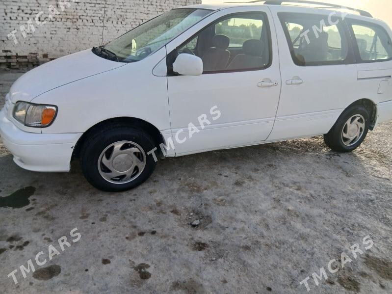 Toyota Sienna 2002 - 130 000 TMT - Яшлык - img 3