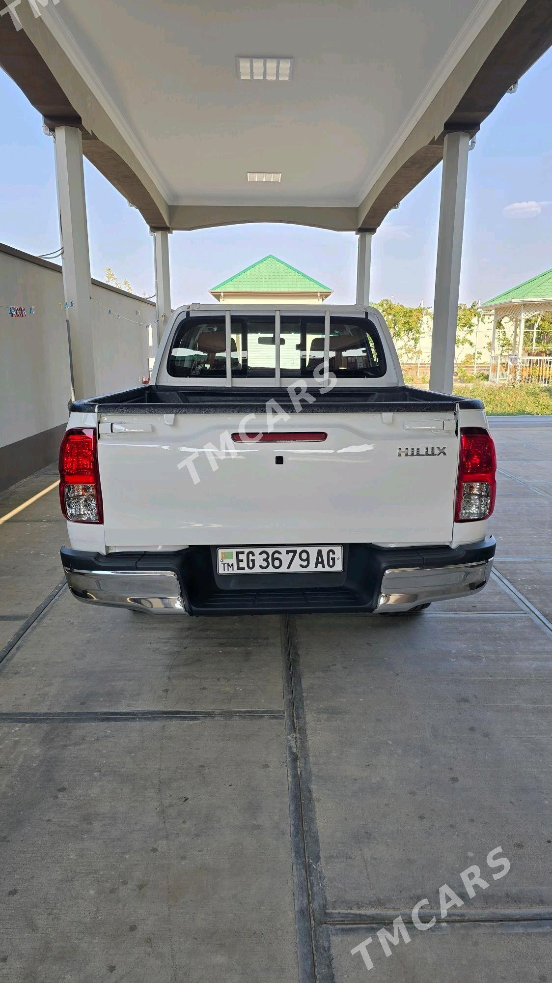 Toyota Hilux 2020 - 355 000 TMT - Aşgabat - img 5