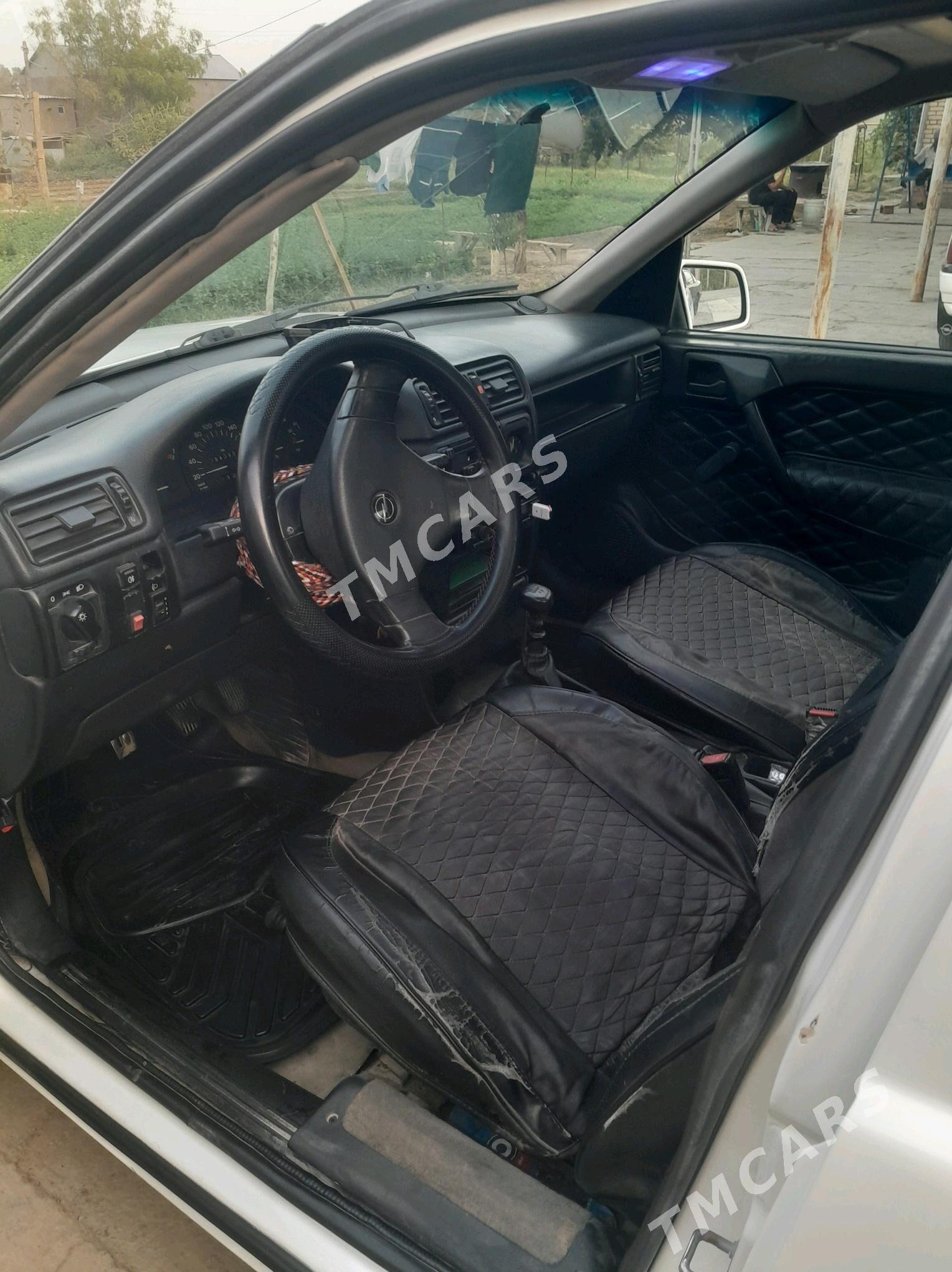 Opel Vectra 1993 - 40 000 TMT - Мары - img 7