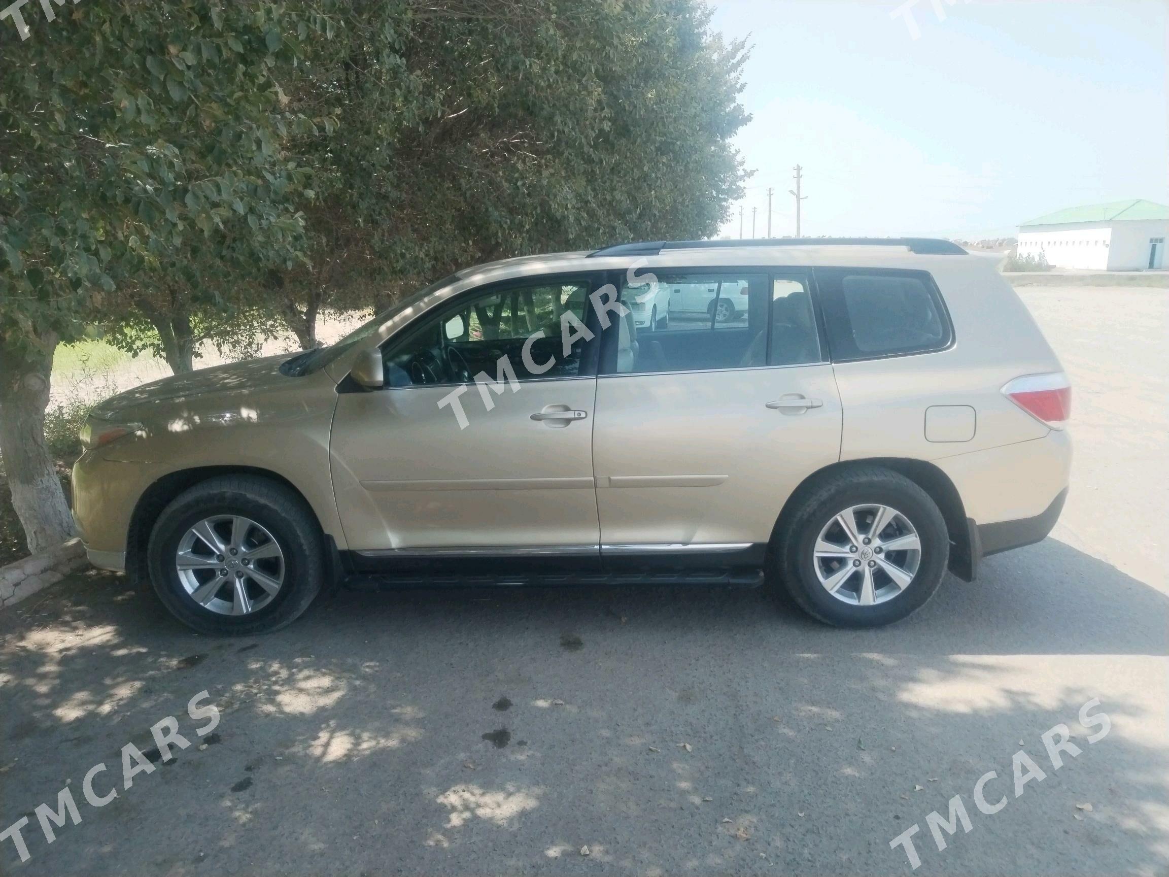 Toyota Highlander 2010 - 320 000 TMT - Гурбансолтан Едже - img 4
